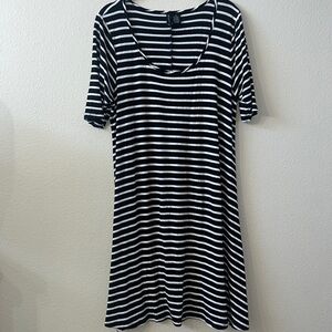 Lightweight stretchy mini dress. Size 1X GUC